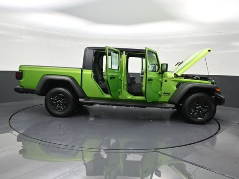 Used 2025 Jeep Gladiator Sport image 32