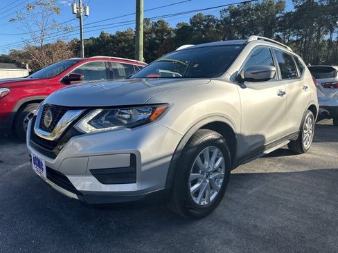 Used 2018 Nissan Rogue SV image 3