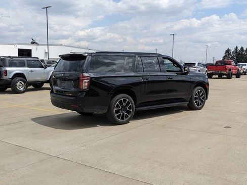 Used 2024 Chevrolet Suburban RST w/ Luxury Package AWD/4WD image 3