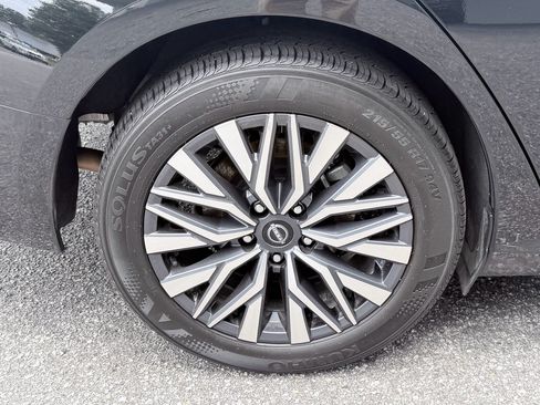 Used 2025 Nissan Altima 2.5 SV FWD image 32
