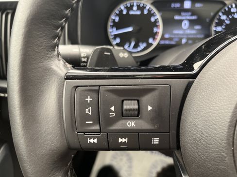 Used 2025 Nissan Pathfinder SL w/ SL Premium Package AWD/4WD image 18