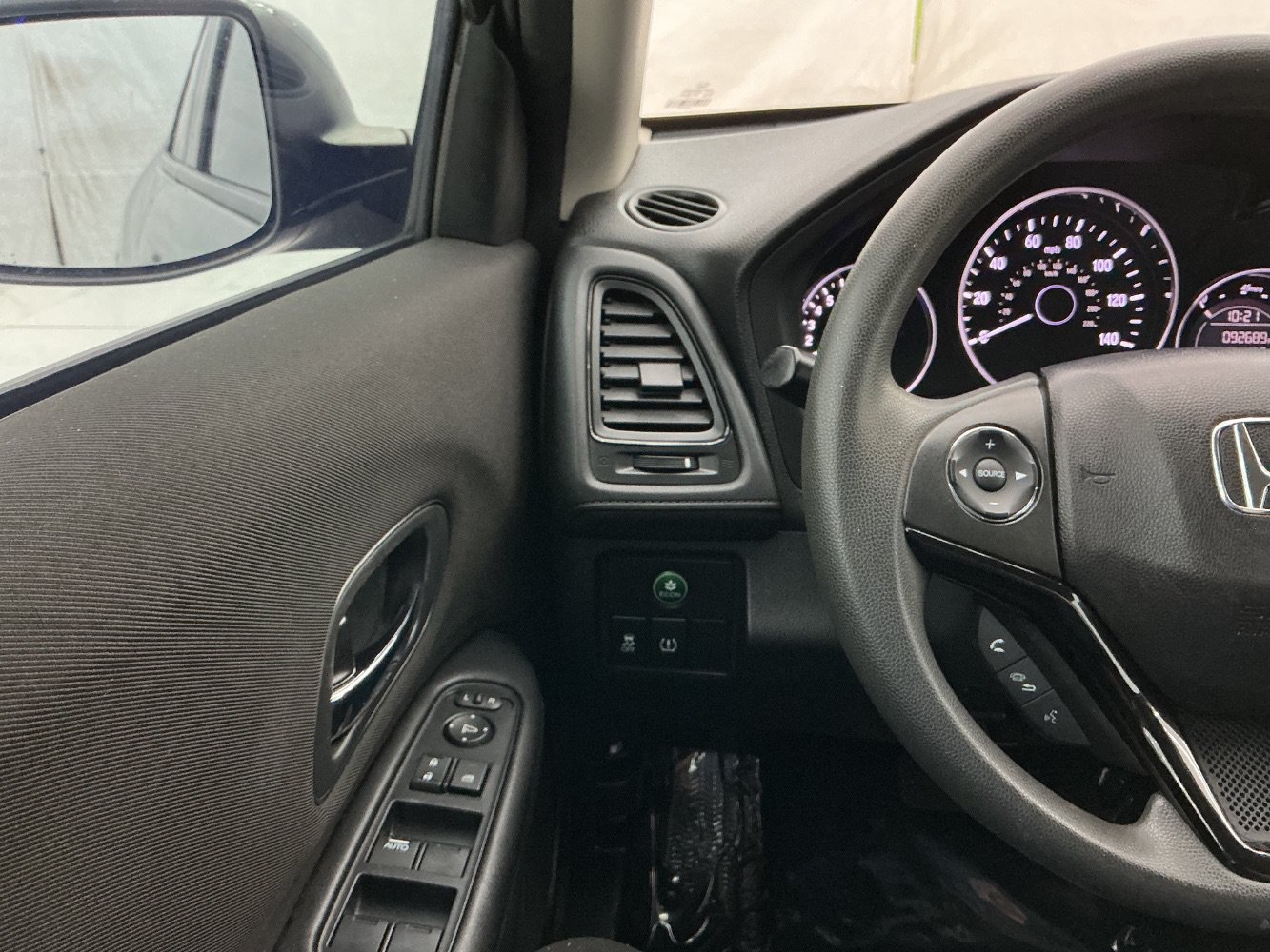 Used 2018 Honda HR-V LX image 32