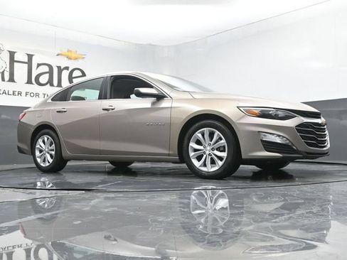 Used 2025 Chevrolet Malibu LT FWD image 2
