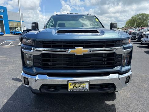 Used 2025 Chevrolet Silverado 3500 LT AWD/4WD image 8