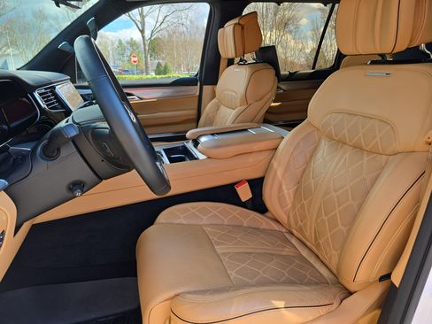 Used 2023 Jeep Grand Wagoneer L Series III w/ Rear Seat Video Group 1 image 16