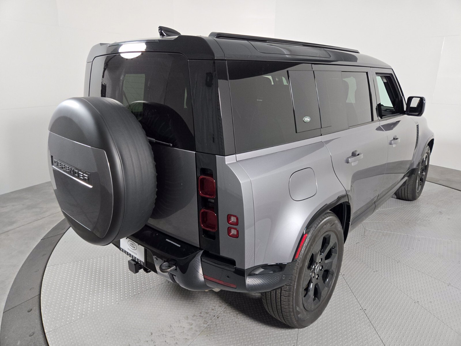 Used 2024 Land Rover Defender 110 X-Dynamic SE AWD/4WD image 2