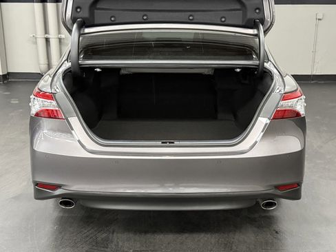 Used 2020 Toyota Camry XLE image 16