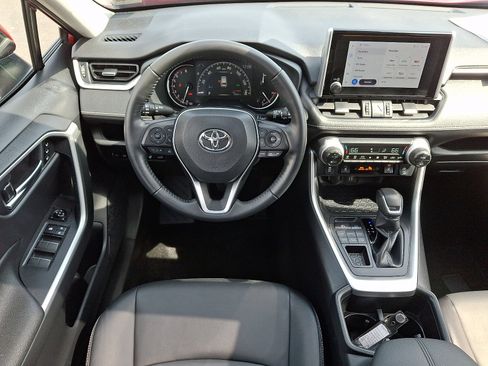 Used 2023 Toyota RAV4 XLE Premium image 11