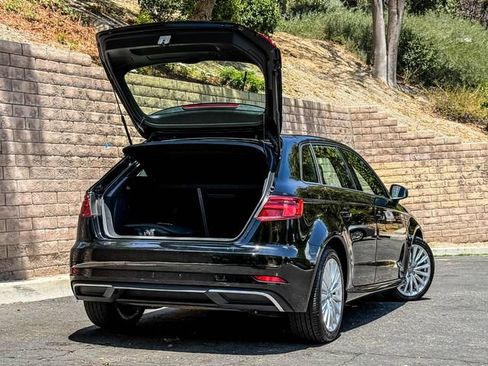 Used 2018 Audi A3 e-tron Premium FWD image 21