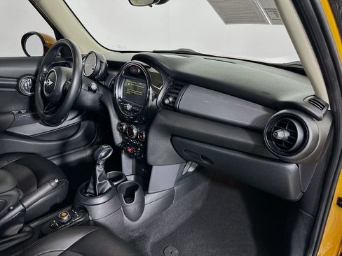 Used 2018 MINI Cooper 4-Door Hardtop FWD image 27