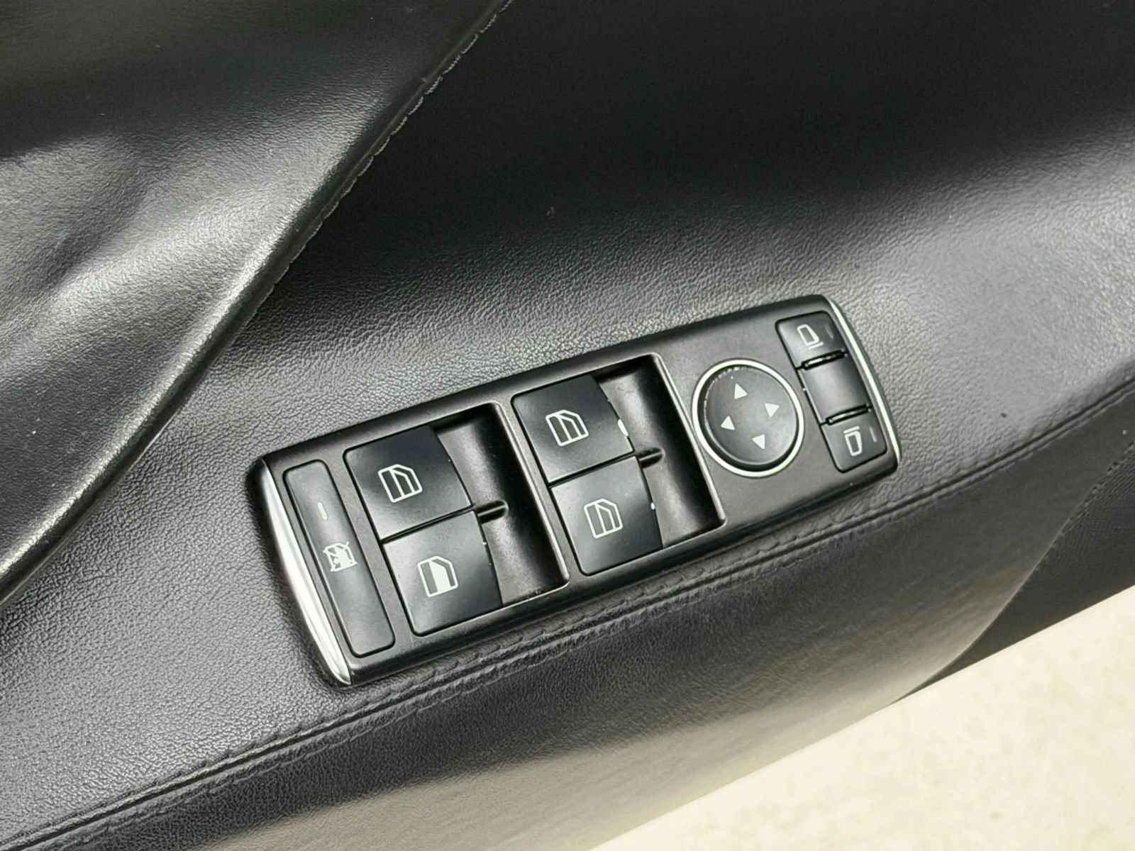 Used 2013 Tesla Model S RWD image 22