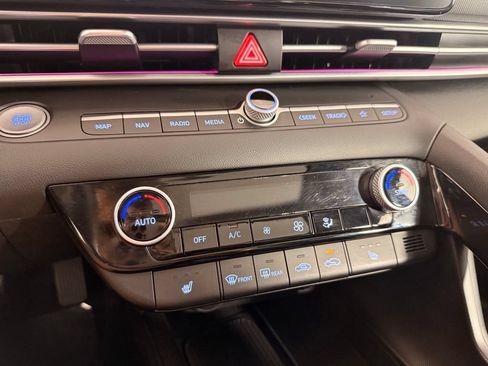 Used 2025 Hyundai Elantra SEL FWD image 34