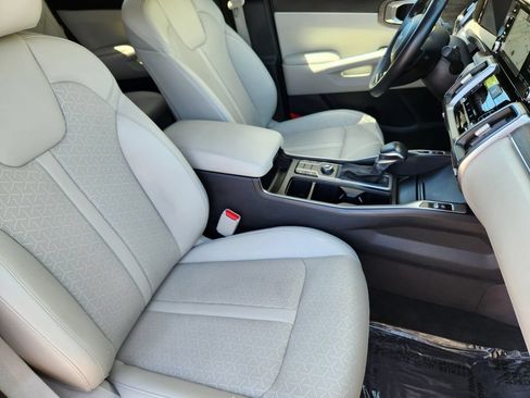 Certified 2023 Kia Sorento S w/ Panoramic Sunroof Package AWD/4WD image 22