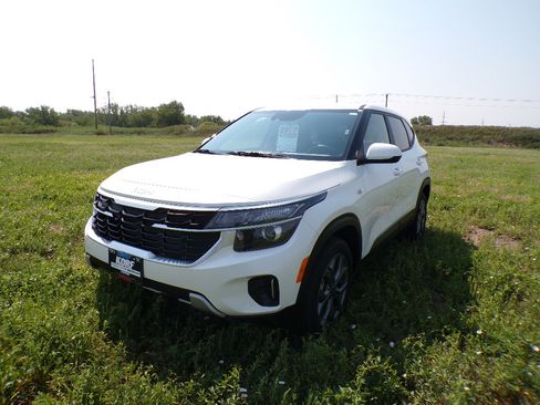 Used 2026 Kia Seltos LX AWD/4WD image 1