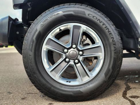 Used 2019 Jeep Wrangler Unlimited Sahara AWD/4WD image 15