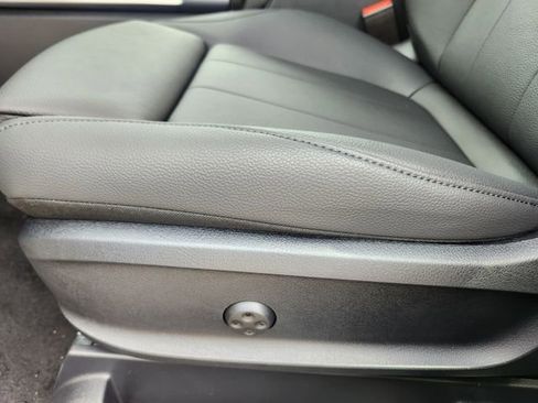 New 2026 Mercedes-Benz GLB 250 4MATIC image 9