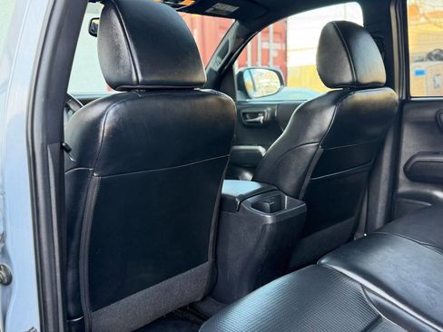 Used 2019 Toyota Tacoma TRD Off-Road image 32