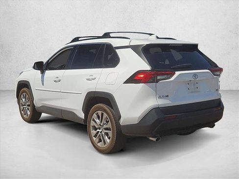 Used 2019 Toyota RAV4 XLE Premium FWD image 9