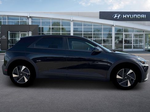 New 2025 Hyundai Ioniq 5 SE image 9