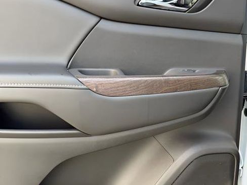 Used 2022 GMC Acadia Denali w/ Denali Ultimate Package image 25