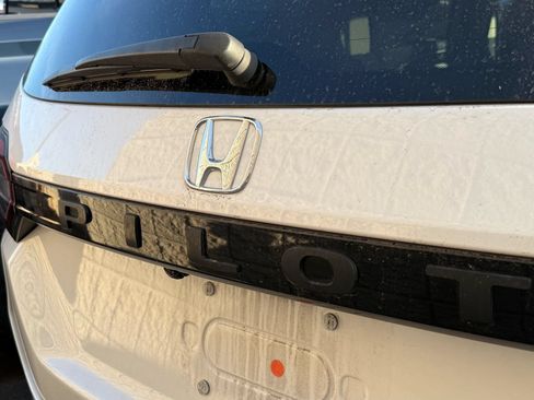 Used 2025 Honda Pilot EX-L image 12