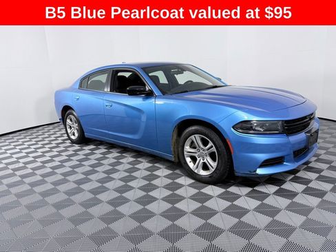 Used 2023 Dodge Charger SXT image 2