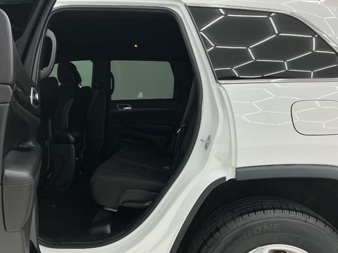 Used 2019 Jeep Grand Cherokee Laredo AWD/4WD image 20