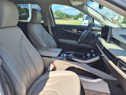 Used 2022 Lincoln Nautilus FWD w/ Premium Package image 24