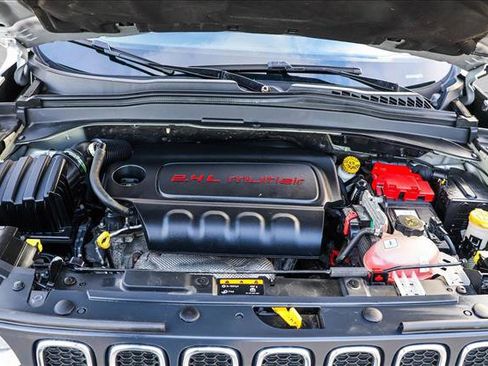 Used 2018 Jeep Renegade Latitude image 27