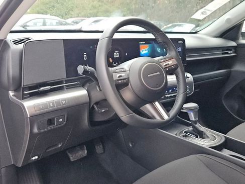 Used 2025 Hyundai Kona SEL image 11