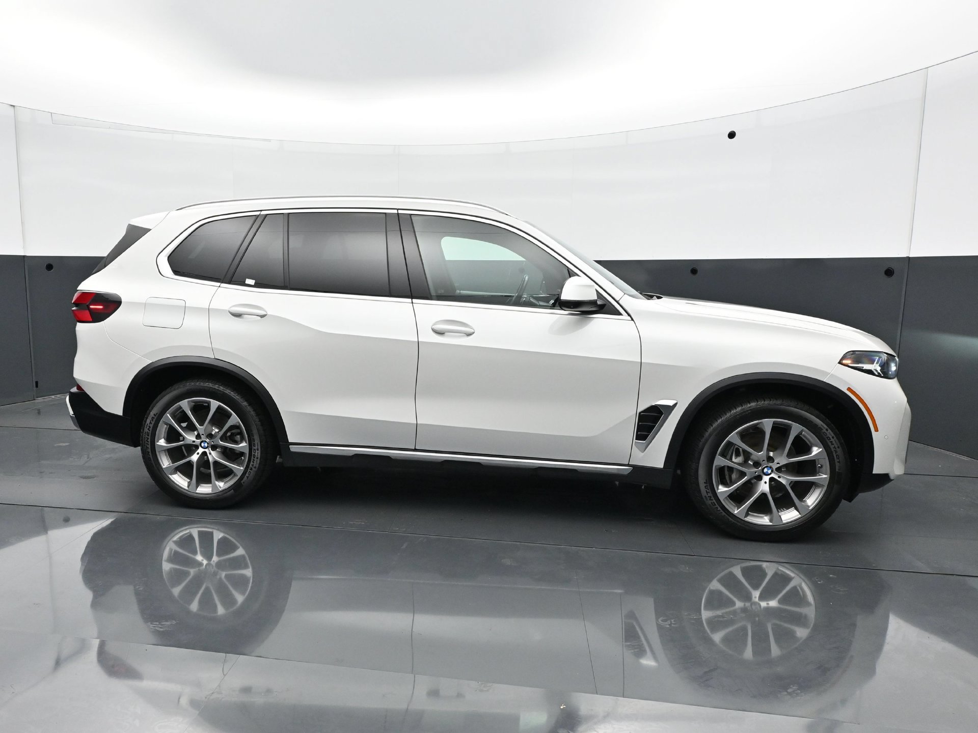 Used 2024 BMW X5 xDrive40i AWD/4WD image 8