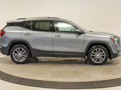 Used 2024 GMC Terrain SLT image 7