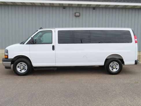 Used 2025 Chevrolet Express 3500 LT image 7