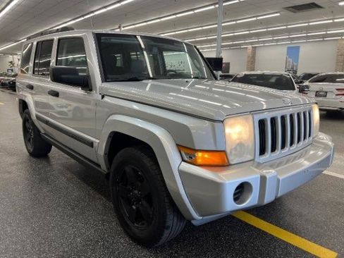 Used 2006 Jeep Commander 4WD image 3