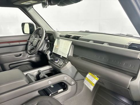 New 2026 Land Rover Defender 90 X-Dynamic SE AWD/4WD image 24