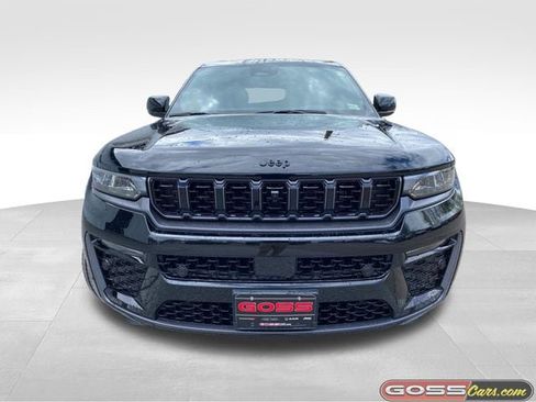 New 2026 Jeep Grand Cherokee Limited AWD/4WD image 2
