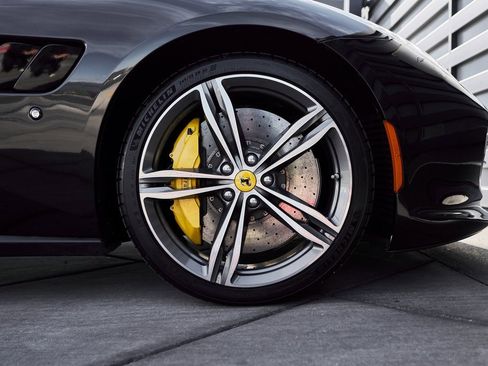 Used 2018 Ferrari GTC4Lusso image 26