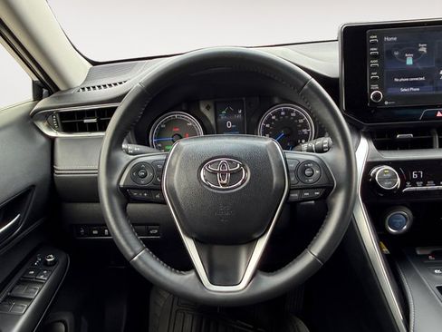 Used 2022 Toyota Venza LE AWD/4WD image 19