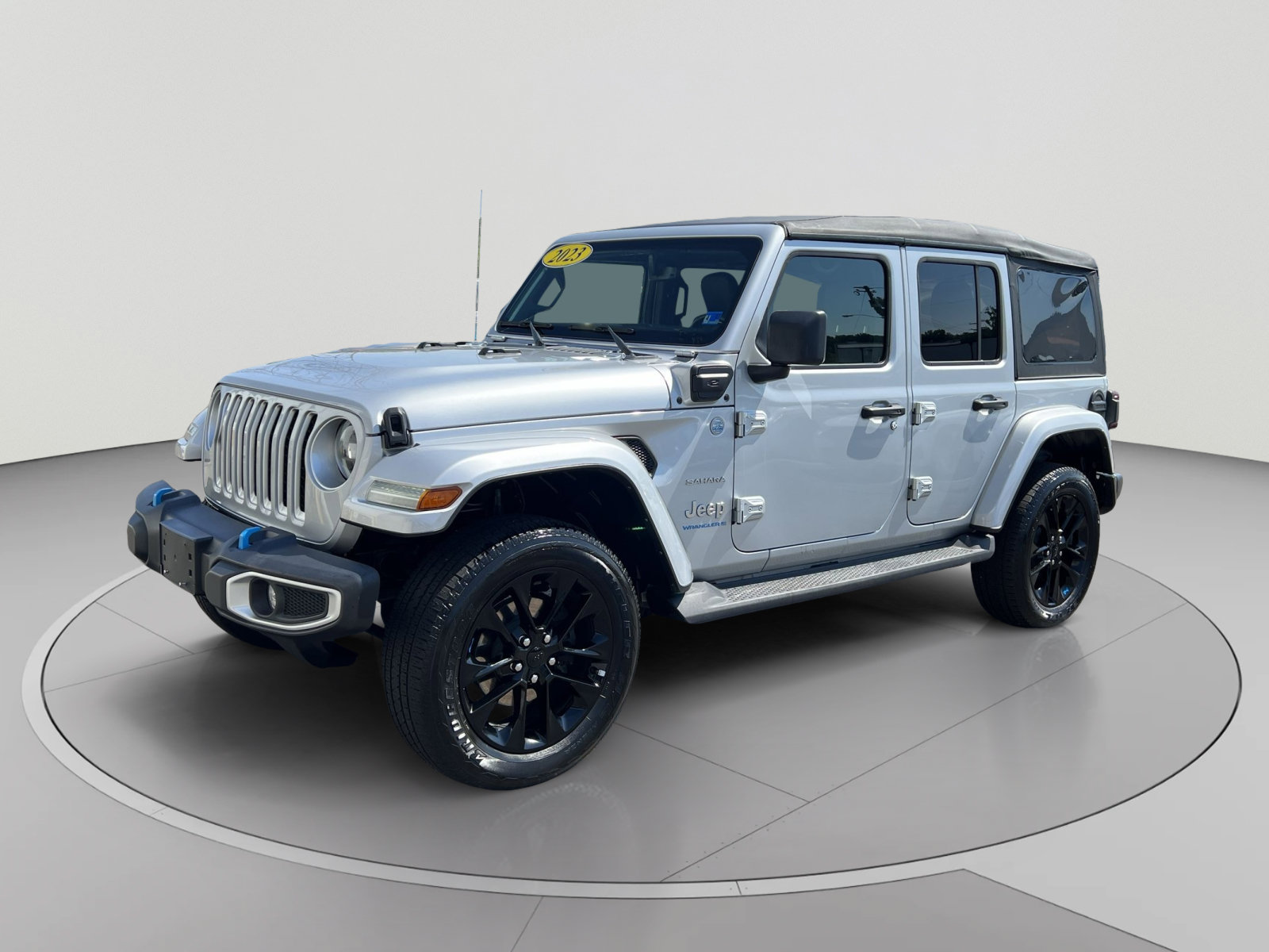 Used 2023 Jeep Wrangler Unlimited Sahara w/ Cold Weather Group AWD/4WD image 1