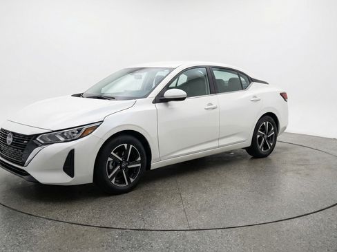 Used 2025 Nissan Sentra SV image 3