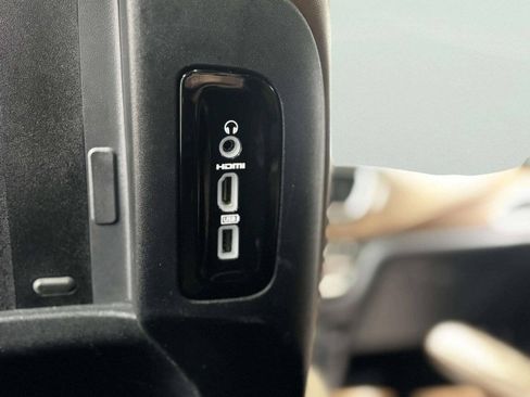 Used 2017 Chrysler Pacifica Limited FWD image 17