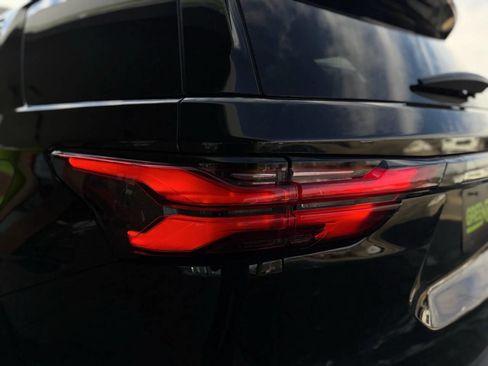 Used 2023 Chevrolet Traverse RS image 40