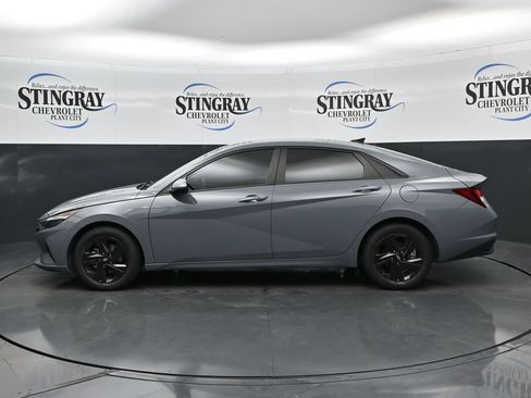 Used 2023 Hyundai Elantra SEL w/ Preferred Accessory Package FWD image 4