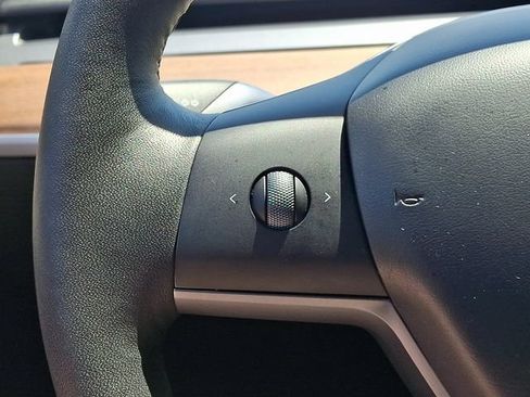 Used 2024 Tesla Model Y Long Range RWD image 21