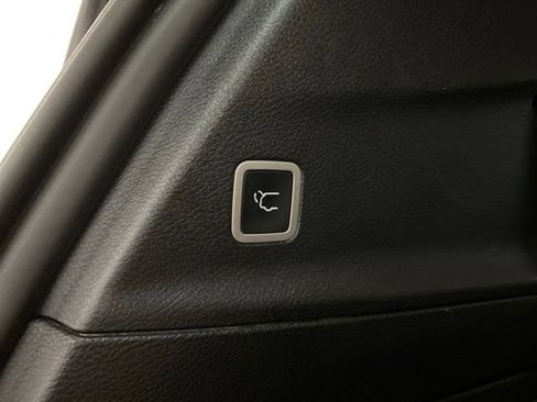 Used 2025 Chrysler Pacifica Select FWD image 10