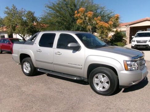 Used 2009 Chevrolet Avalanche LT w/ Suspension Package, Off-Road image 6
