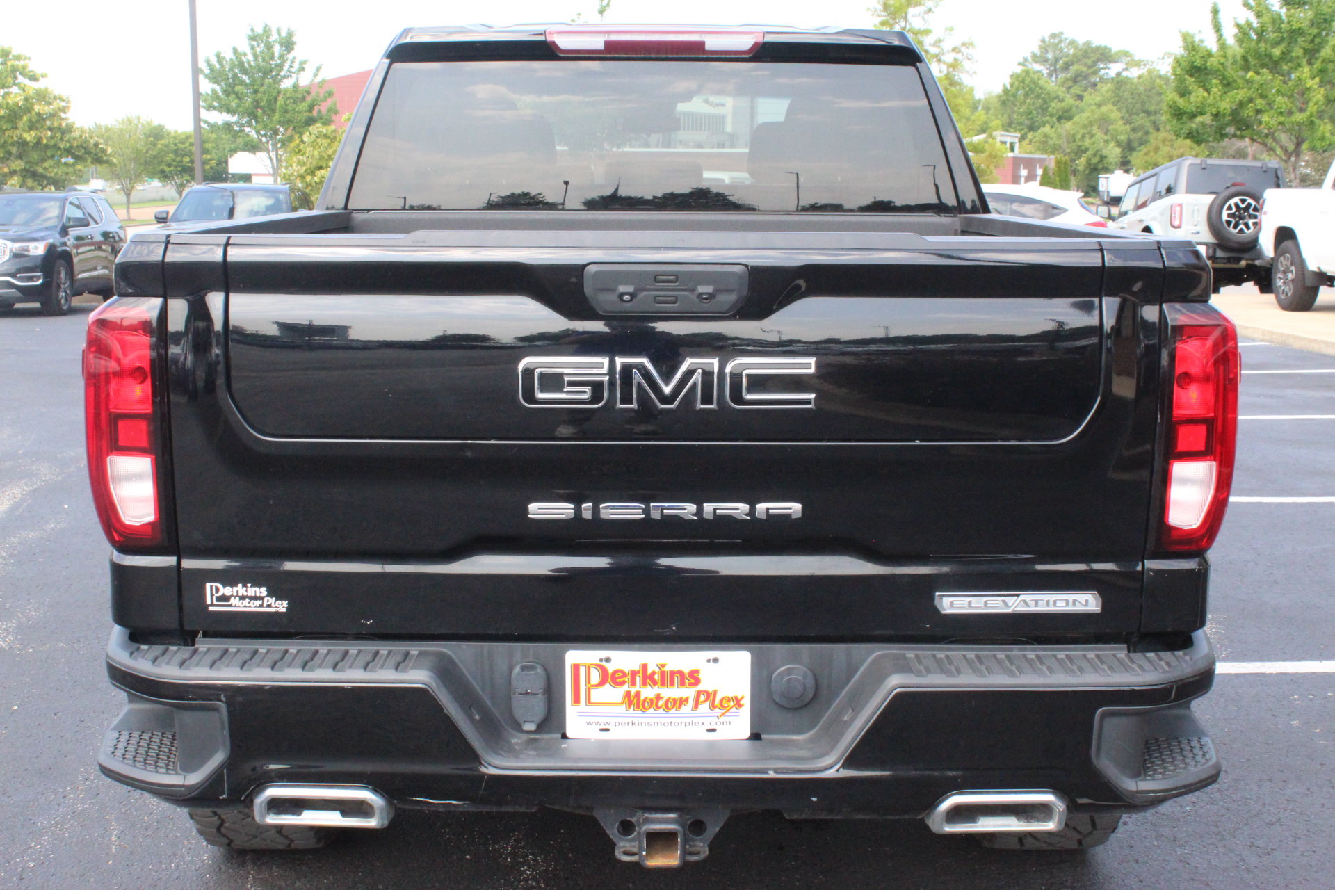 Used 2022 GMC Sierra 1500 Elevation w/ LPO, Elevation Black Package AWD/4WD image 7