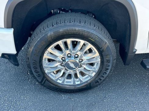 Used 2020 Chevrolet Silverado 2500 High Country w/ Z71 Off-Road Package AWD/4WD image 33