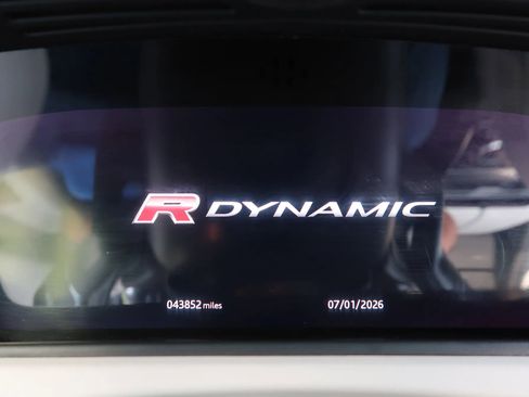 Used 2018 Land Rover Range Rover Velar image 40