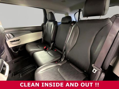 Used 2024 Kia Carnival LX FWD image 20
